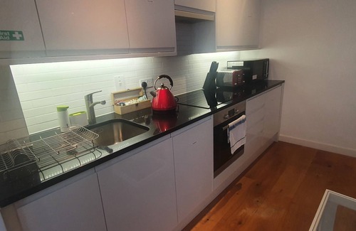 Fairfield Apartment | Garland City Centre Stylish Apartment Croydon 1