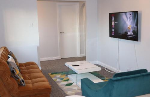 Dartford Apartment | Garland Modern Apartment with Private Garden & Parking Dartford 5