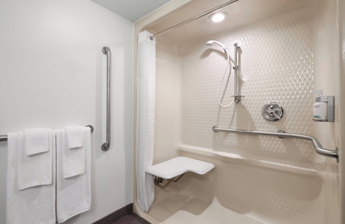Topeka Hotel | Garner Hotel Topeka West, by IHG