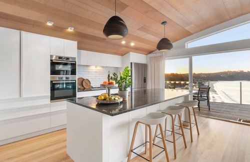 Onetangi House | GARRATT VIEW | Coast & Country | WINTER DEAL- Stay for 3, Pay for 2