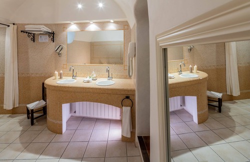 Salon-de-Provence Hotel | Garrigae Abbaye de Sainte Croix