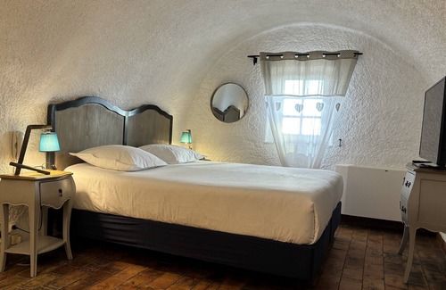 Salon-de-Provence Hotel | Garrigae Abbaye de Sainte Croix