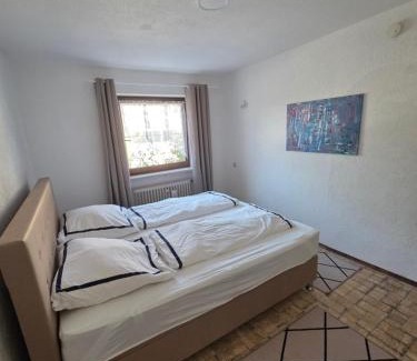 Dachau District Apartment | Garten EG Wohnung mit 3 Schlafzimmern 95qm