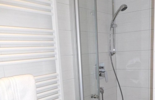 Calw House | Gasthaus Adler: Double Room with Private Bathroom and Garden View