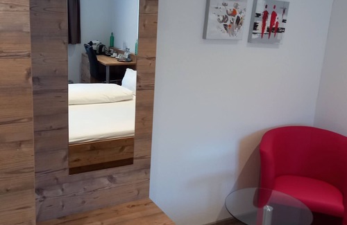 Calw House | Gasthaus Adler: Double Room with Private Bathroom and Garden View