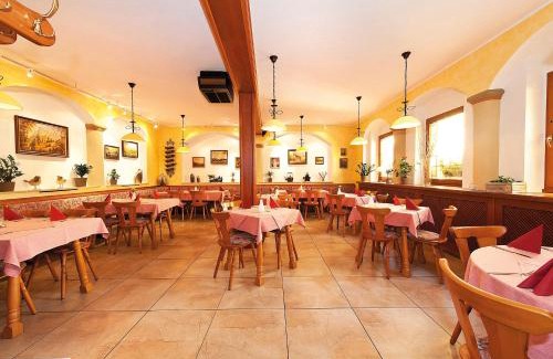 Bad Schandau Hotel | Gasthaus& Pension Zum Roten Haus