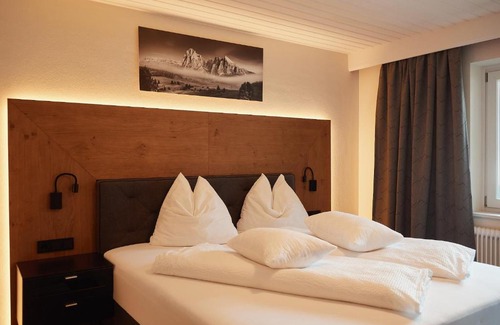 Schonbach Hotel | Gasthof Schütthof