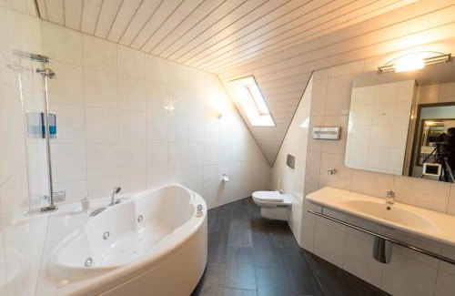 Kyburg-Buchegg Hotel | Gasthof Kreuz Mühledorf