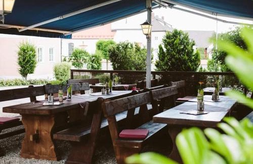Adelschlag Hotel | Gasthof Krone Ochsenfeld