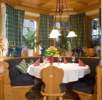 Ewattingen House | Gasthof Zur Burg