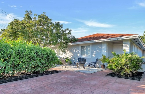 Buena Vista House | Gated 3Bd 2Bth Design Dist. BBQ 10-min to Beach 415