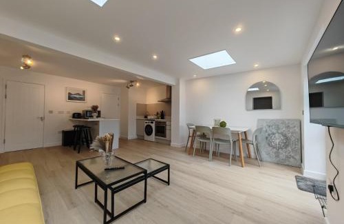 Patchway House | Gated 4 Guests House Free Parking