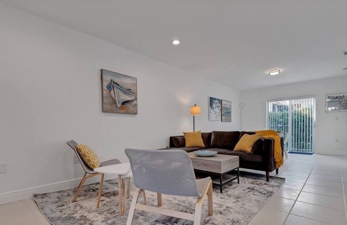 Buena Vista House | Gated 6Bd 4Bth Design Dist. 10-min to Beach