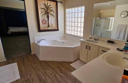 North Las Vegas House | Gated community 15 mins to the Las Vegas strip close to golf courses