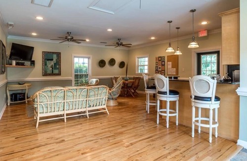Mobile Condo | Gated Condo w/ Pool & Gym near USA & Downtown