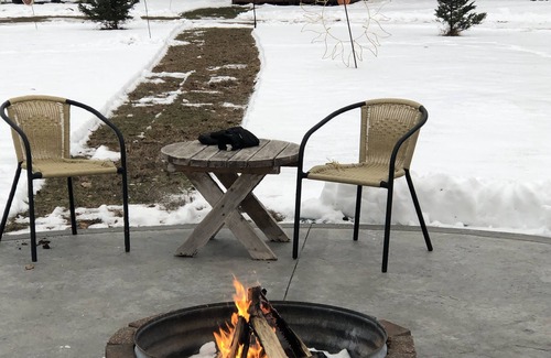 Thompsonville Cabin | Gatehouse Black Bear Cabin only 1 mile to Crystal Mt Ski Resortnn