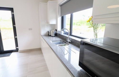 Red Castle Cottage | GATEHOUSE, pet friendly, with a garden in Moville, County Donegal