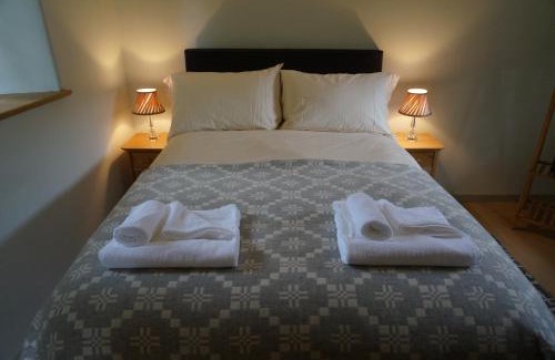Dyrham House | Gatekeepers Lodge, Dyrham Park - Private & Self Contained, deluxe accommodation, 15 mins from Bath
