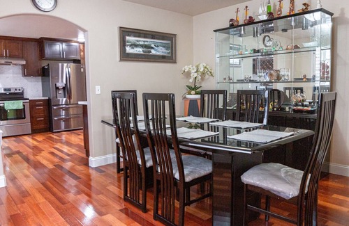 Dunlap House | Gateway to SEA! 5BED/3BA Home