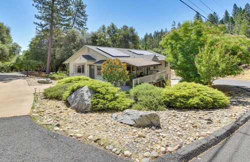 Groveland Cottage | Gateway to Yosemite: Group-friendly Groveland Home