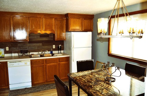 Grand Forks Apartment | Gather Here 9br, 5BA Group