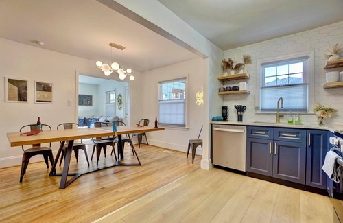 Downtown House | Gather! PingPong~6BR~PorchTV~Walk Dtwn~Pets~15+
