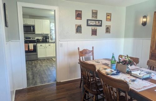Newtown House | Gather with loved ones in this early American home
