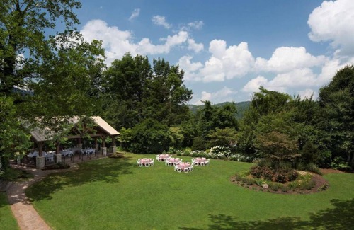 Gatlinburg Hotel | Gatlinburg Retreat! Indoor Swimming Pool, Pets Allowed!