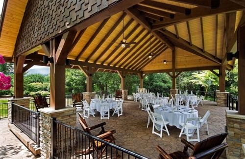Gatlinburg Hotel | Gatlinburg's Unforgettable Stay! 2 Spacious Units, Pets Allowed, Indoor Pool!
