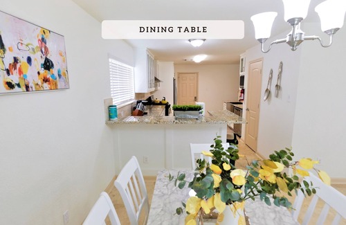 Houston House | Gatton · The Nest ❤️ 5 BDR, up to 16 guest, North of town