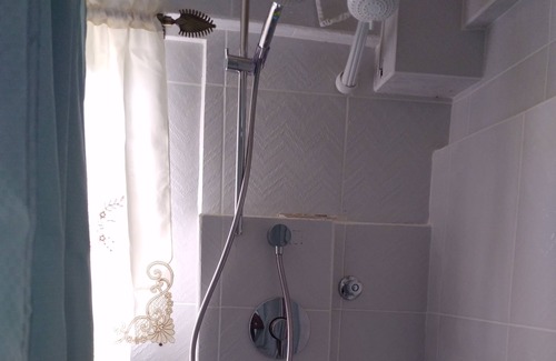 Hillsborough Apartment | Caribbean house 3 mins walk to the marina and port.
