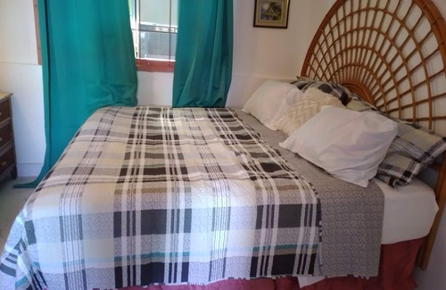 Hillsborough Apartment | Caribbean house 3 mins walk to the marina and port.