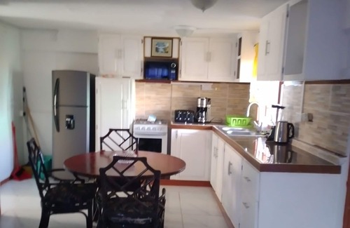Hillsborough Apartment | Caribbean house 3 mins walk to the marina and port.