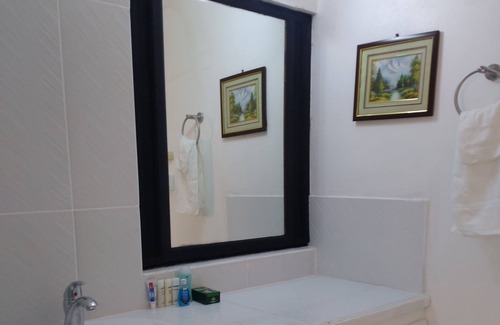 Hillsborough Apartment | Caribbean house 3 mins walk to the marina and port.