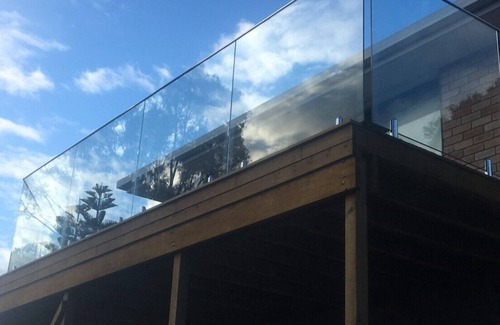 Geilston Bay House | Geilston Bay Townhouse clean and tidy and wonderful glass balcony