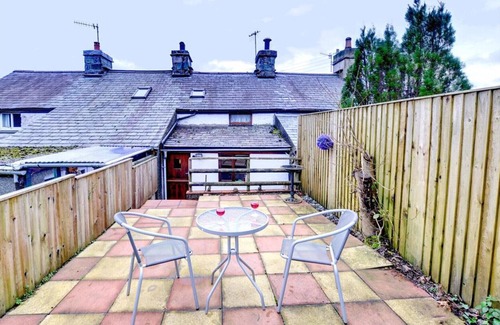 Trawsfynydd House | Gellfechan - One Bedroom House, Sleeps 2