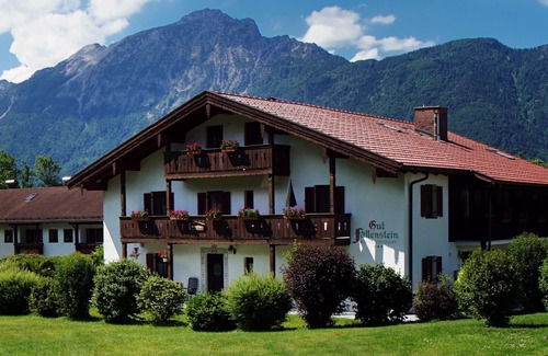 Gmain Apartment | gemütliche Ferienwohnung für 1-4 Personen mit großem Balkon und Bergblick (Wohnung 2)
