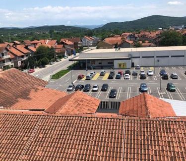 Paracin Apartment | Gemütliche Ferienwohnung Nähe eines Naturparks