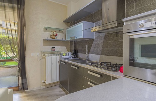 Luino Condo | Gemütliche Kleine Wohnung mit 30 qm Garten in Luino