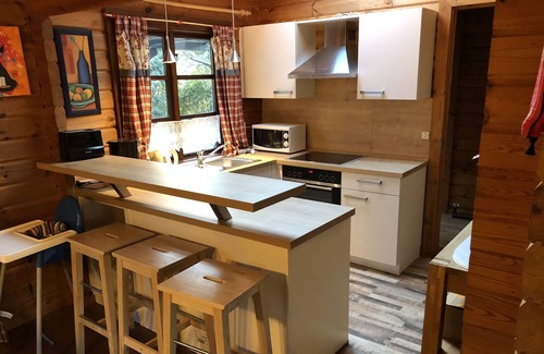 Haren Cabin | Gemütliches Block Holzhaus in Ruhiger Lage mit Kamin