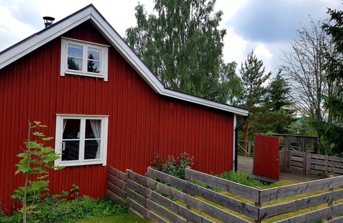 Odskolt House | Gemütliches Schwedenhaus am See, 6 Pers., 2 Schlafzi., Kamin, Natur