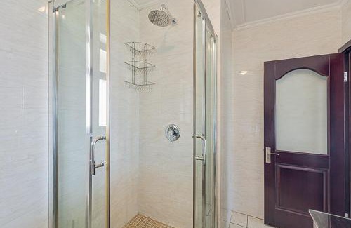 Greater Johannesburg Metropolitan Area Apartment | Gem in Fourways , Modern 2-Bed Apartment