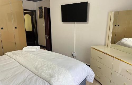 Greater Johannesburg Metropolitan Area Apartment | Gem in Fourways , Modern 2-Bed Apartment