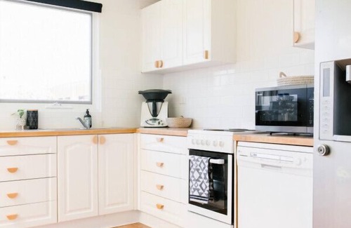 Glenelg East House | Gem on Maxwell - Summer holiday @ The Bay