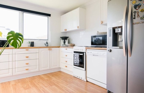 Glenelg East House | Gem on Maxwell - Summer holiday @ The Bay