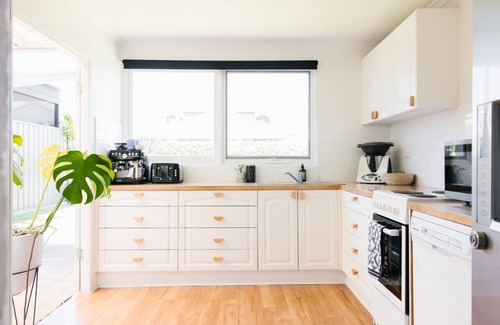 Glenelg East House | Gem on Maxwell - Summer holiday @ The Bay