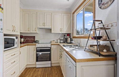Narrawallee House | Gemini Way 10 Pet Friendly
