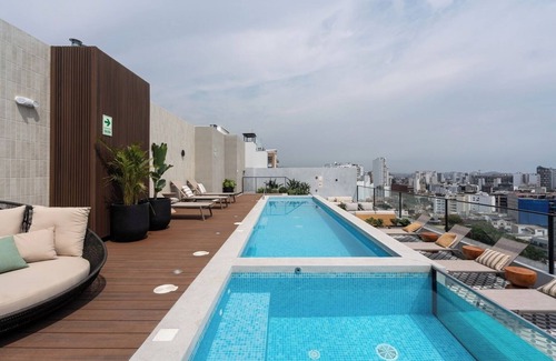 Leuro Apartment | Gemora 1BR Next to Malecon