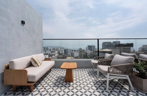 Leuro Apartment | Gemora 1BR Next to Malecon