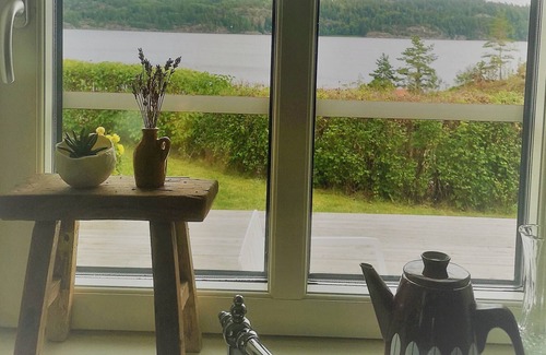 Tanum O House | Generous house by the lake, free WIFI,Boat,8 pers.,fireplace, close to nature